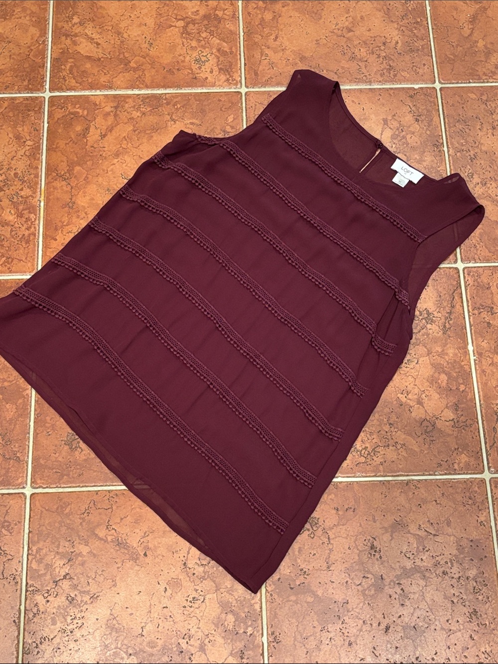 LOFT  med sleeveless blouse